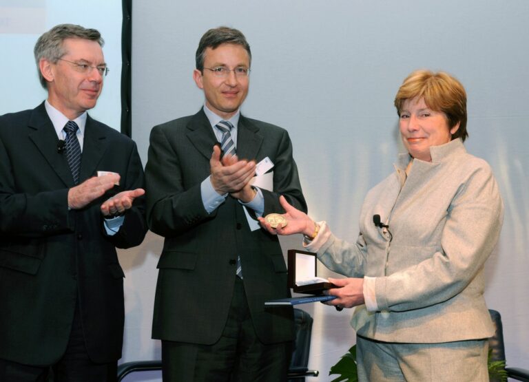 Prof. Dr. Gisèle Soubrane mit Junius-Kuhnt-Medaille geehrt